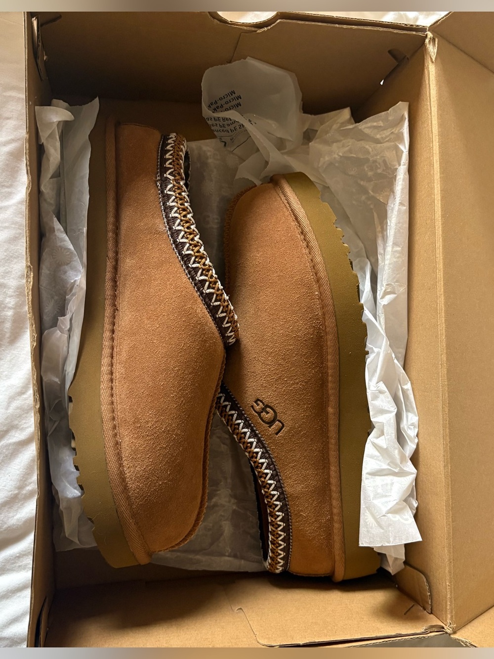 BRAND NEW UGG Tazz II
